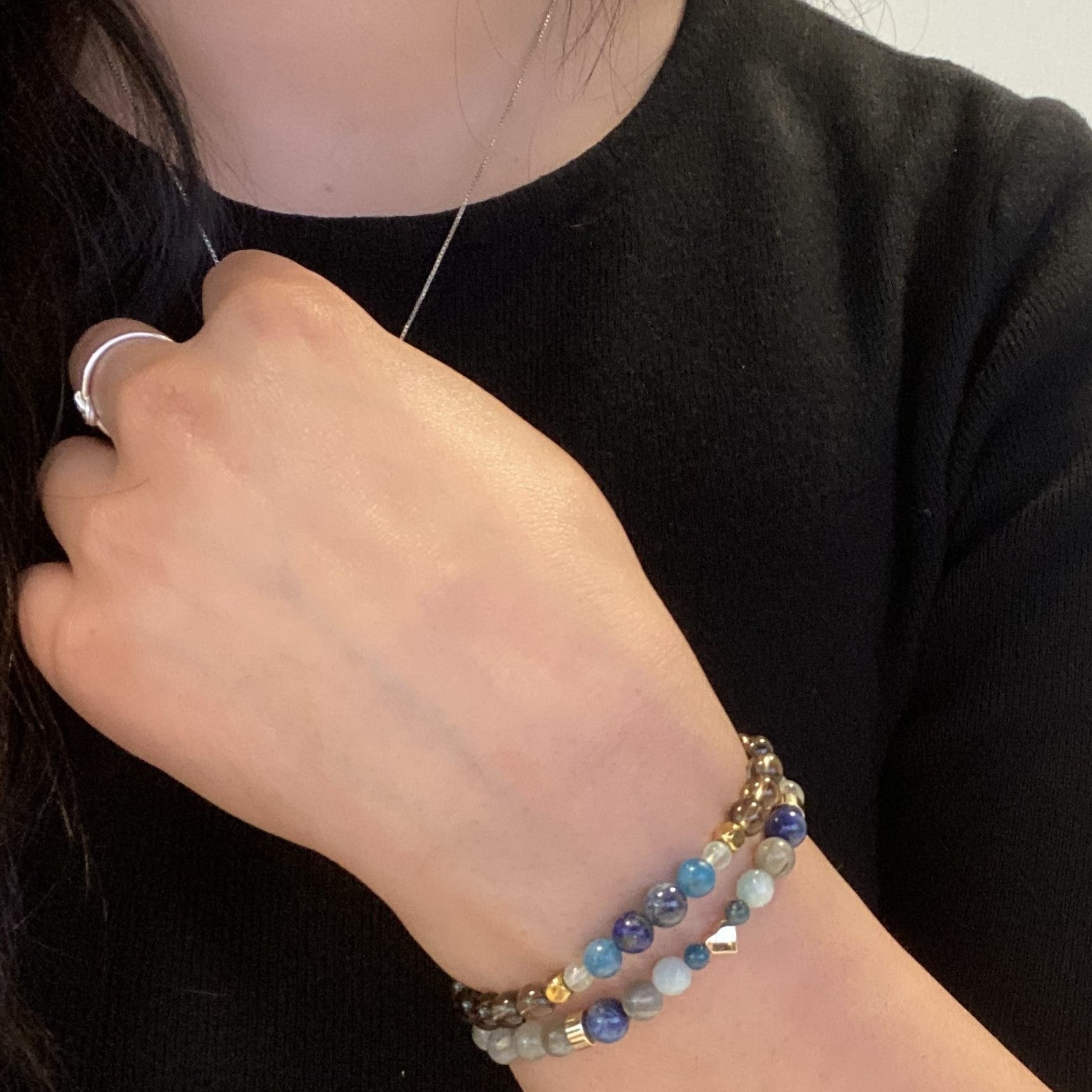 Manifestation crystal bracelet with gold filled jewellery spacers. Crystals on these bespoke bracelets are blue apatit, labradorite, sodalite and amazonite crystals. 